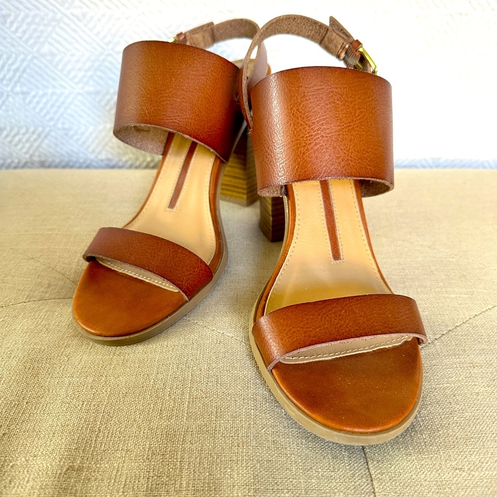New Directions block heel sandal in cognac. Leather straps. 3.5” heel. 8M